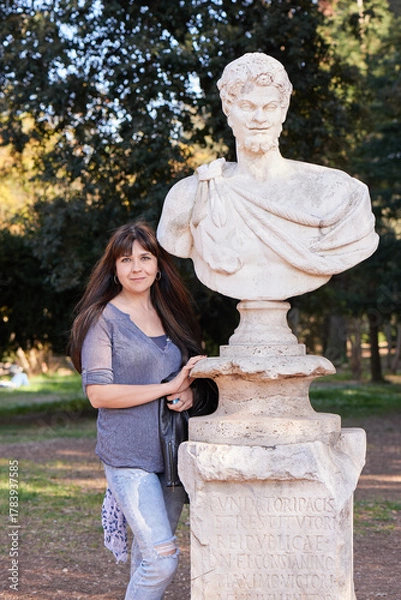Obraz Statue and girl