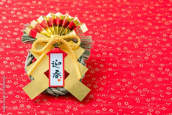 Obraz 迎春の正月飾り（赤と金の和柄背景）