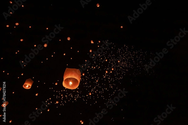 Fototapeta Floating lanterns take place during Thailand's Loi Krathong festival on the night of the full moon.