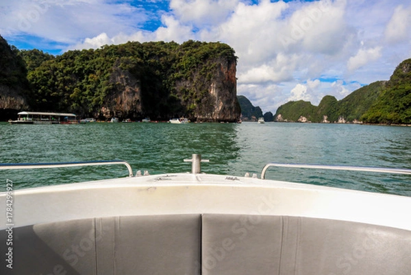 Fototapeta tropical beach with palm trees