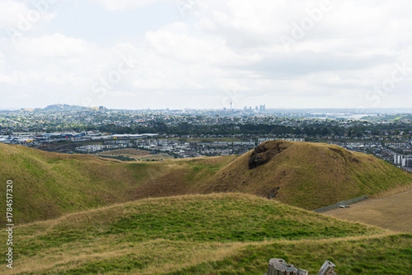 Fototapeta View of Mount Wellington and central Auckland skyline, New Zealand