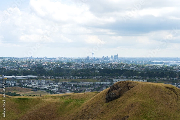 Fototapeta View of Mount Wellington and central Auckland skyline, New Zealand