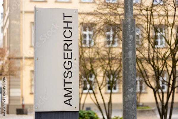 Obraz ein deutsches schild von einem amtsgericht
