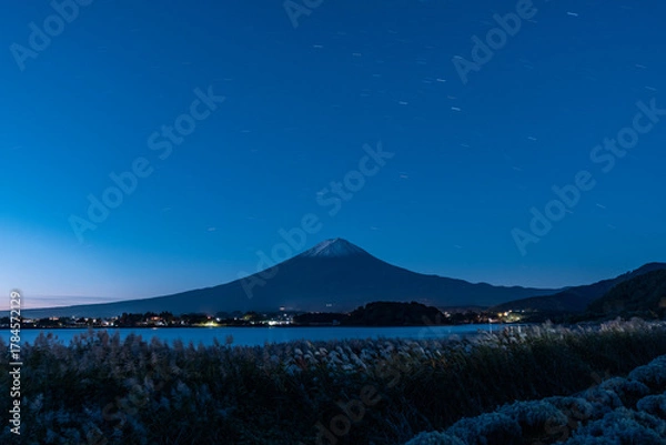 Obraz [山梨県]夜明けの富士山の風景