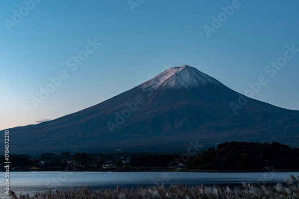Obraz [山梨県]夜明けの富士山の風景