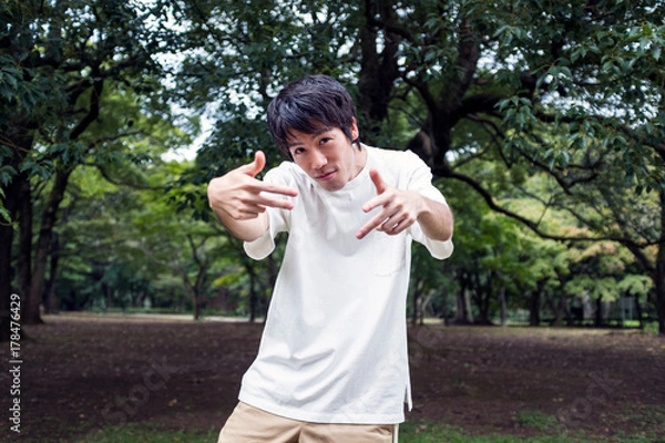 Fototapeta ポーズをする男性