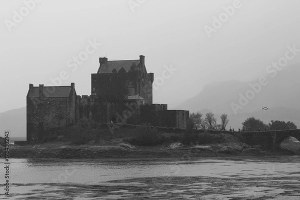 Fototapeta Eilean Donan castle, Loch Duich, in the Scottish Highlands, Scotland