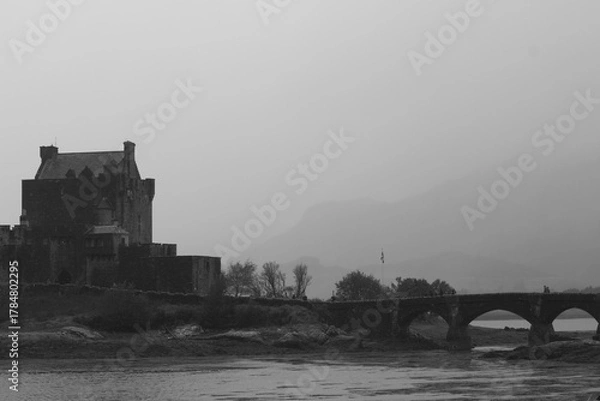 Obraz Eilean Donan castle, Loch Duich, in the Scottish Highlands, Scotland