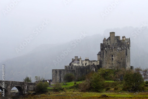 Fototapeta Eilean Donan castle, Loch Duich, in the Scottish Highlands, Scotland