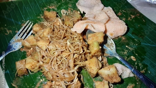 Fototapeta Ketoprak is a traditional Indonesian food originating from West Java, made from rice cakes, bean sprouts, tofu and peanut sauce with crackers. 