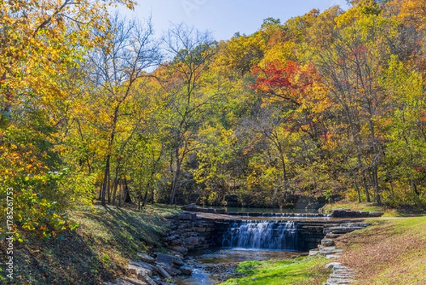 Obraz Sunny view of the beautiful autumn landscape in Dogwood Canyon Nature Park