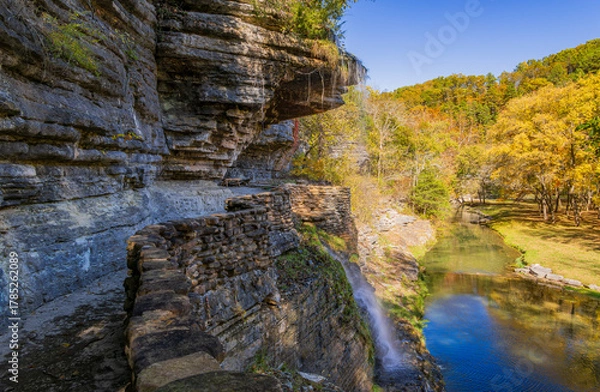 Obraz Sunny view of the beautiful autumn landscape in Dogwood Canyon Nature Park