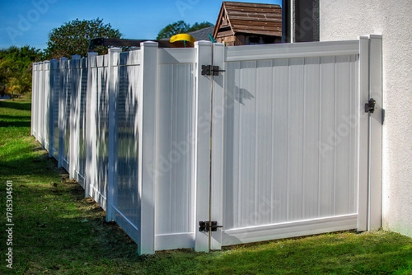 Obraz White Vinyl Fence Solid Privacy with Gate