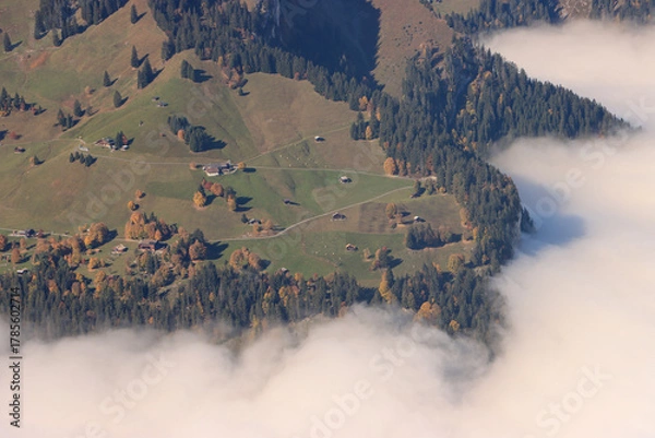 Fototapeta Blickfang vom Gipfel des Männlichen, Hochnebel verschluckt das Tal der Lütschine