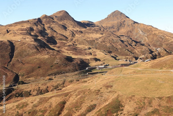 Fototapeta Wanderparadies um die Kleine Scheidegg, Panorama vom Eigergletscher mit Lauberhorn und Tschuggen