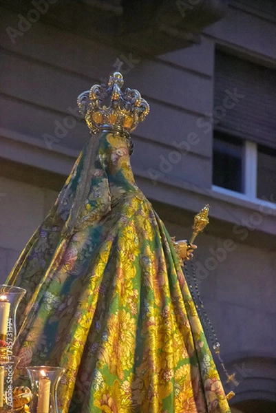 Fototapeta Back view of a statue of the Virgin of the Rosary in Granada during a religious procession, wearing an ornate crown and embroidered mantle. tradition, devotion