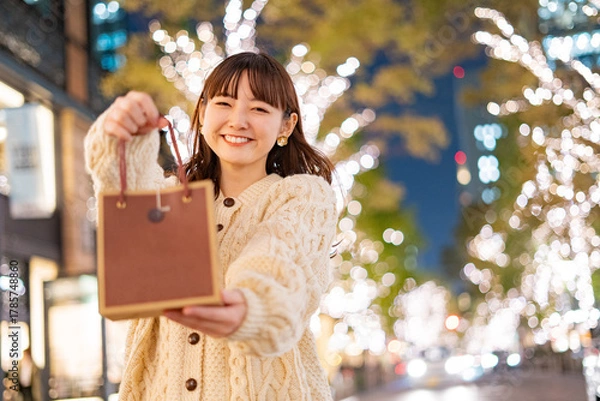 Obraz プレゼントを持つ女性