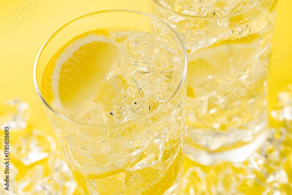 Obraz レモンサワー クローズアップ　黄色