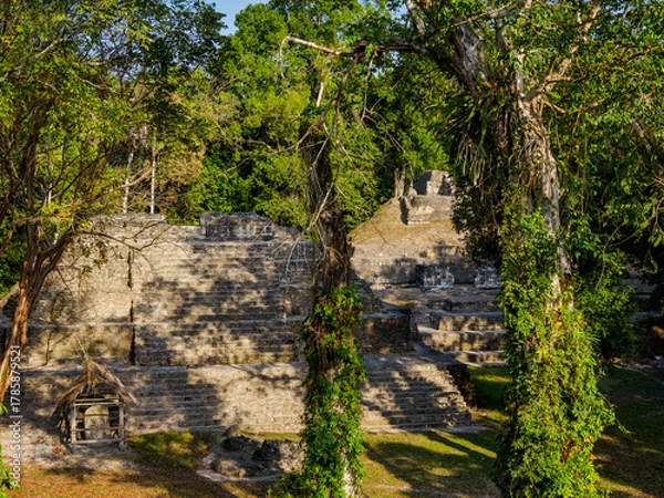 Fototapeta Maler Group, Yaxha Archaeological Site, Peten Department, Guatemala