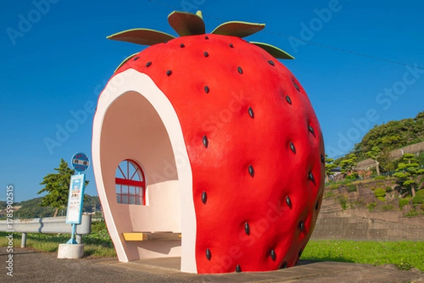 Fototapeta フルーツバス停のイチゴ・井崎バス停