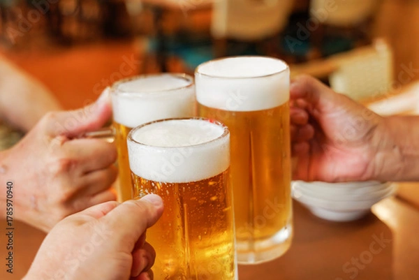 Obraz 飲食店で飲む美味しそうなよく冷えたビール