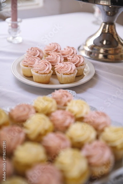 Obraz Cakes on a platter.