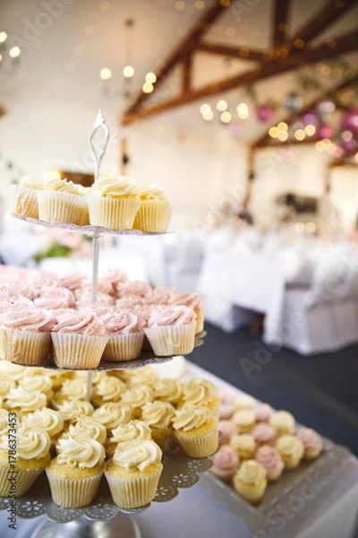 Obraz Cakes on a platter.