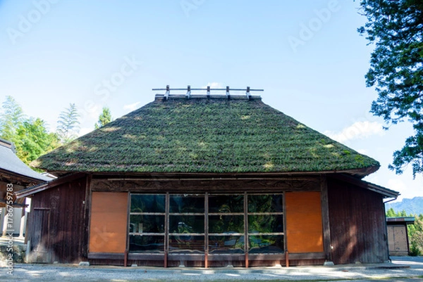 Obraz 茅葺屋根の日本建築