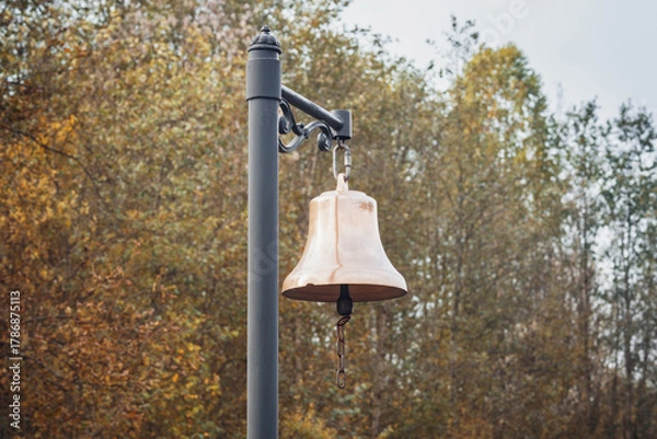 Obraz Bell on the railway platform.