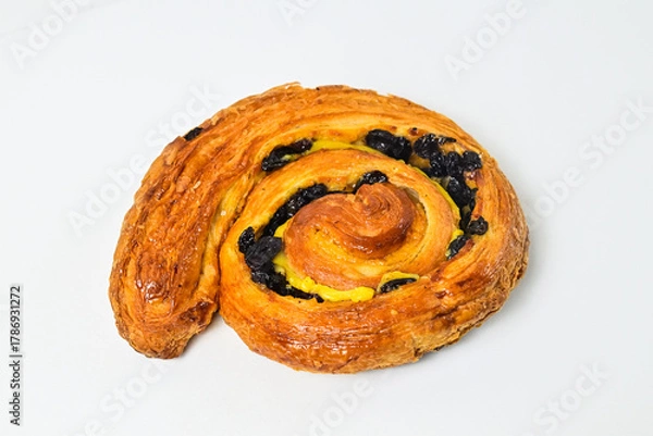 Fototapeta Close up view of raisin roll isolated on white background. Clipping path. Fresh, brown.