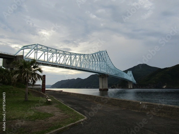 Obraz 長崎県平戸市、平戸島と生月島を繋ぐ道路橋の生月大橋