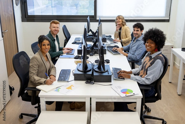 Obraz Diverse business team collaborating in shared office space