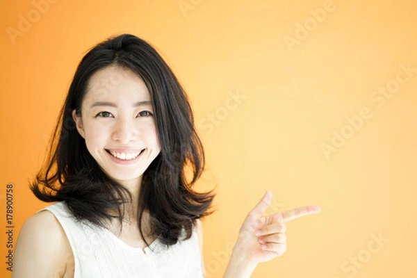 Obraz 紹介する女性