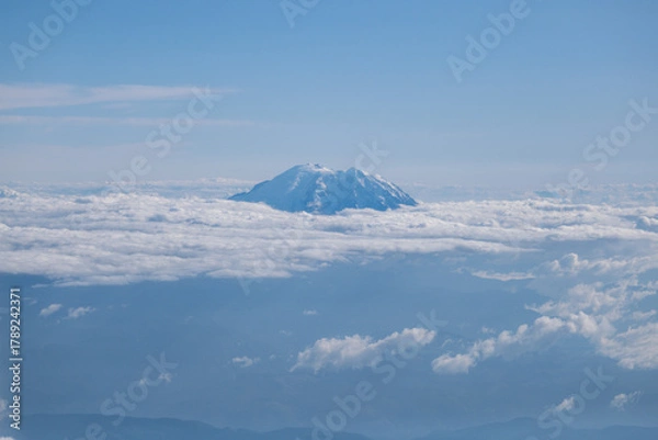 Obraz Mount Rainier Emerging from Sea of Clouds