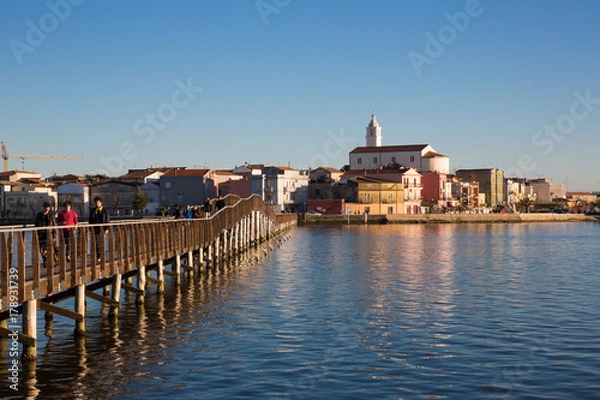 Fototapeta Lesina (Puglia, Italy) - Lesina Lake, the bridge between the lake and archaelogical site of San Clemente island
