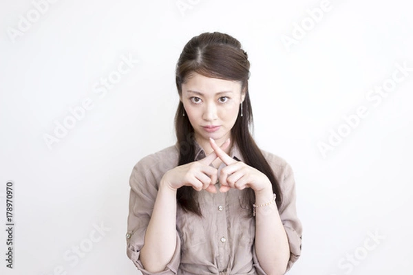 Fototapeta バツのポーズ（不満・困る）