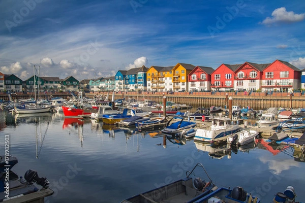 Fototapeta A small and cozy harbor in the town of Exmouth. There are many vessels moored here. Around the harbor are colorful beautiful houses. Devon. England
