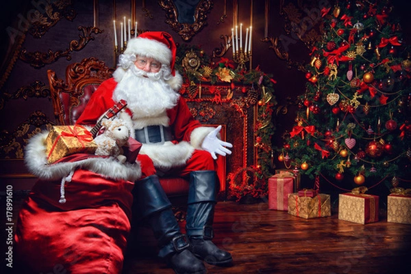 Fototapeta zaskoczony Święty Mikołaj