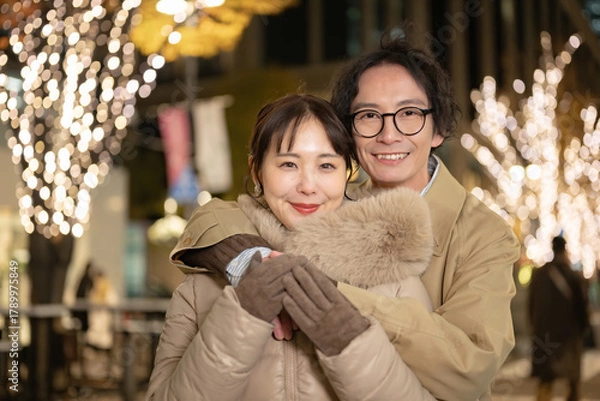 Obraz イルミネーションと若い男女