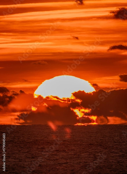 Fototapeta Sunset over the ocean