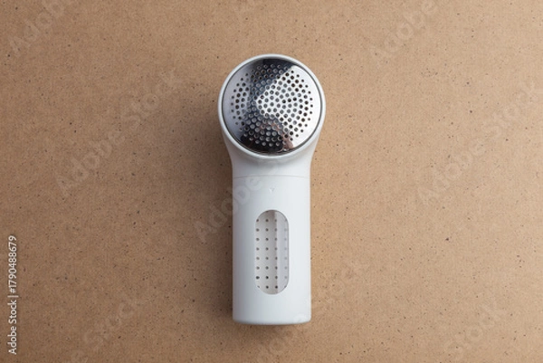 Obraz A compact white handheld lint remover 