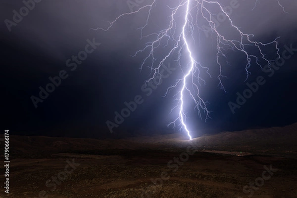 Fototapeta Lightning bolt in a thunderstorm