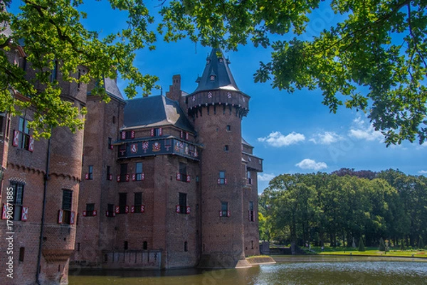 Obraz The castle complex "Kasteel de Haar" on a spring day