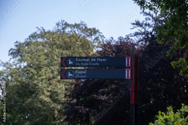 Obraz A sign indicates the location of the castle "Kasteel de Haar" and the chapel