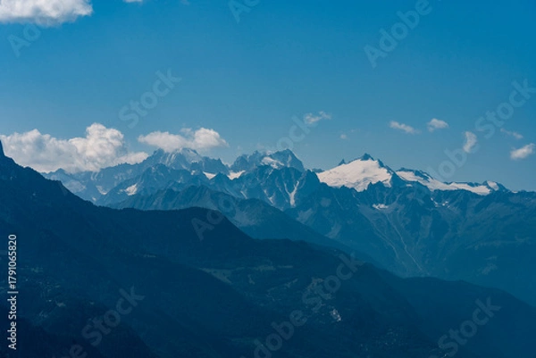 Fototapeta Vue sur les montagnes suisses