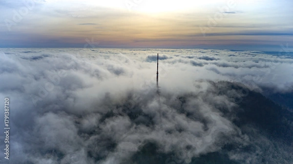 Obraz Inselsberg im Nebel. 