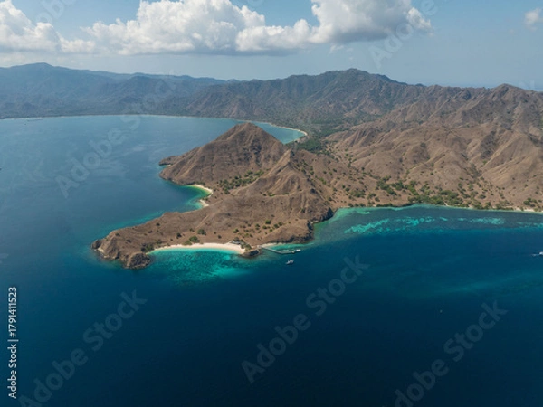 Fototapeta padar island daylight aerial view