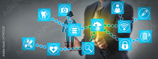 Obraz Administrator Transferring Patient Data Via Cloud