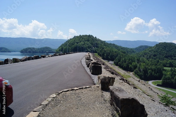 Obraz road atop the dam