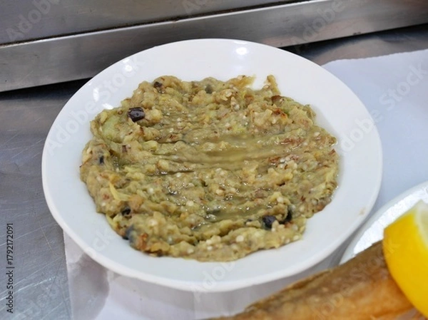 Fototapeta モロッコのマラケシュのジャマ・エル・フナ広場の屋台のナスのペースト（ナスのディップ）